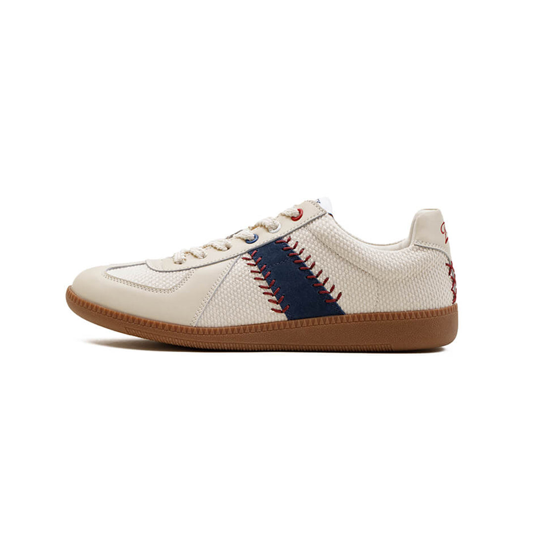 Retro German Trainer